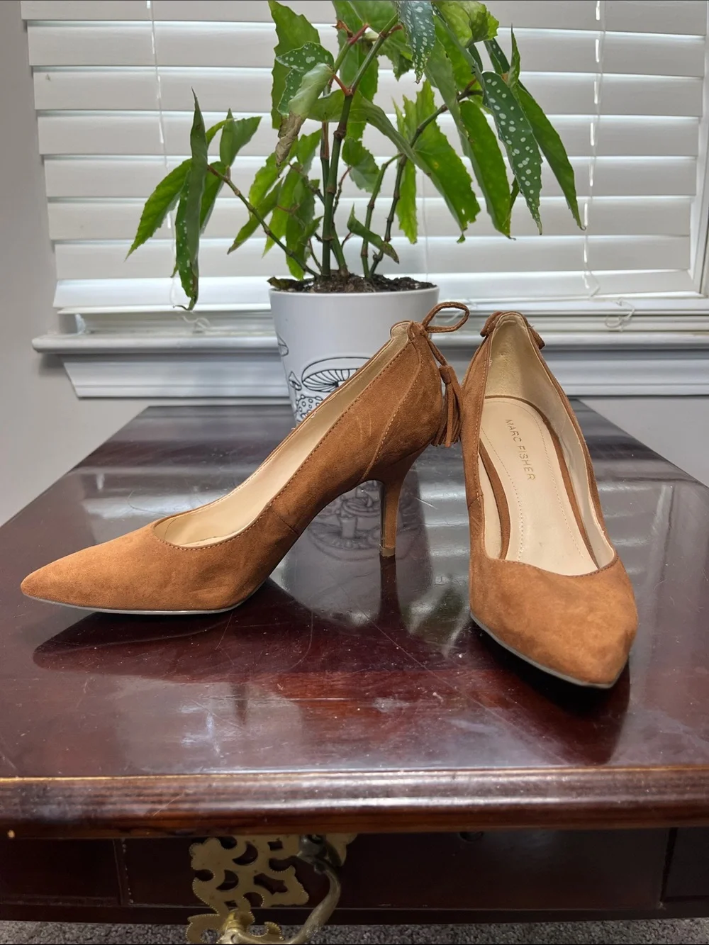 Marc Fisher Chestnut Suede Pointed-Toe Pumpssize 5.5